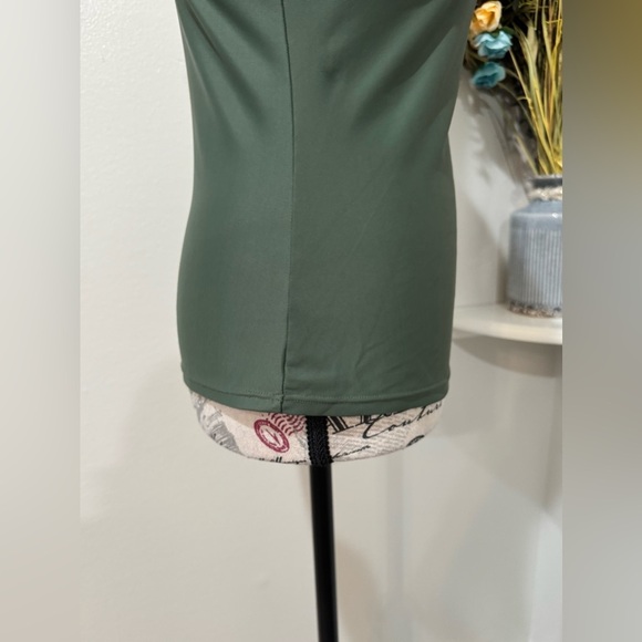 Athleta Green Fitted Wrap Swimsuit Top size 34 D/DD - Picture 3 of 8